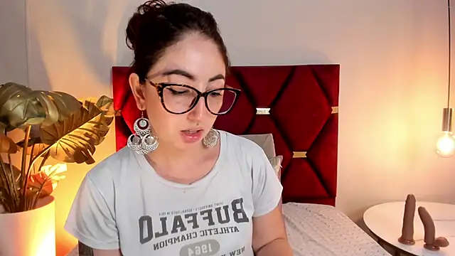 Emilywatsonn online show from 11.22.25