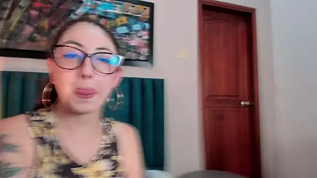 Emilywatsonn online show from 12.21.25