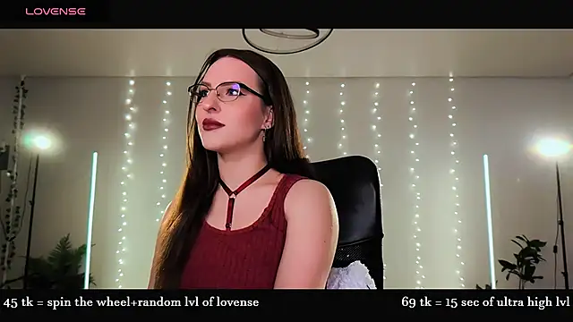 Snapshot of Alicia_x_art chatting on 04.11.26 Alicia x art online show from 04.11.26