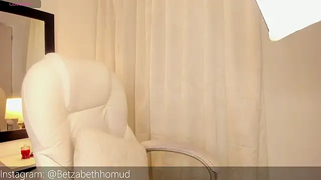 Snapshot of BetzabethHomud0 chatting on 10.23.25 BetzabethHomud0 online show from 10.23.25