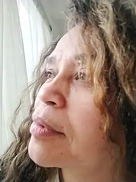 Snapshot of Alma_Sexyy chatting on 10.18.25 Alma Sexyy online show from 10.18.25