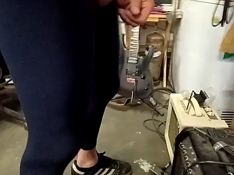 Snapshot of Danialanon chatting on 11.25.25 Danialanon online show from 11.25.25