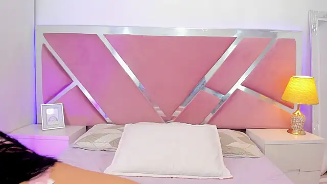 NinnaVous online show from 02.25.26