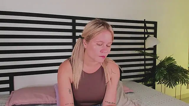 stefanny ruiz  online show from 12.10.24