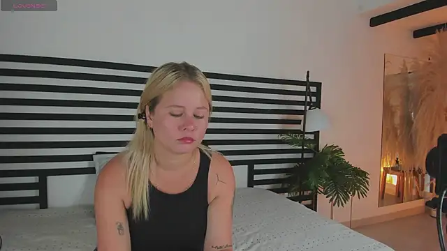 stefanny ruiz  online show from 12.18.24