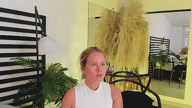 stefanny ruiz  online show from 12.25.24