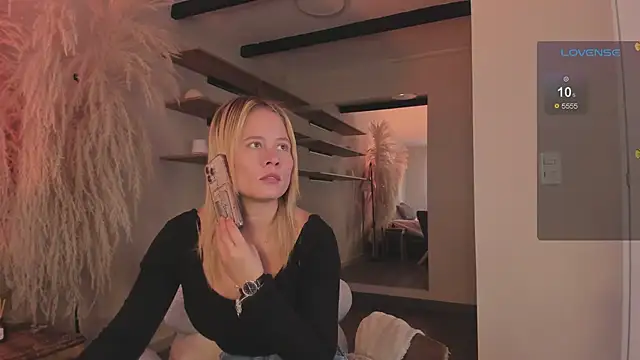 stefanny ruiz  online show from 02.28.25