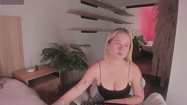 stefanny ruiz  online show from 03.05.25