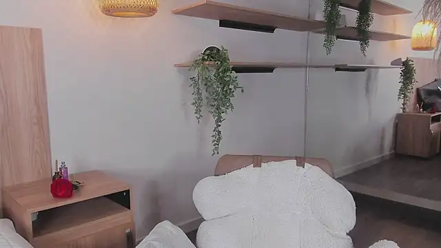 stefanny ruiz  online show from 03.22.25