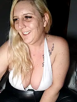 BecciDeluxe online show from 02.07.26