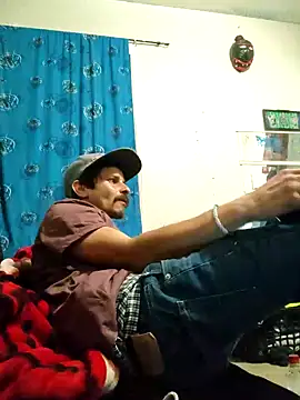 Snapshot of LongDickZee562 chatting on 12.19.24 LongDickZee562 online show from 12.19.24