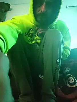 Snapshot of LongDickZee562 chatting on 12.28.24 LongDickZee562 online show from 12.28.24