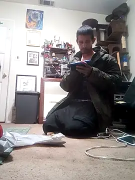 Snapshot of LongDickZee562 chatting on 02.25.25 LongDickZee562 online show from 02.25.25