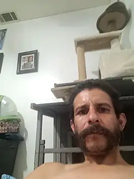 Snapshot of LongDickZee562 chatting on 10.29.25 LongDickZee562 online show from 10.29.25