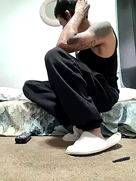 Snapshot of LongDickZee562 chatting on 11.12.25 LongDickZee562 online show from 11.12.25