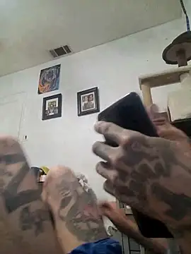 Snapshot of LongDickZee562 chatting on 11.26.25 LongDickZee562 online show from 11.26.25