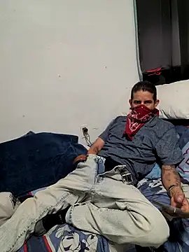 Snapshot of LongDickZee562 chatting on 11.28.25 LongDickZee562 online show from 11.28.25