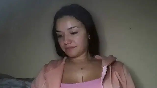 Snapshot of Linusya chatting on 10.28.25 Linusya online show from 10.28.25