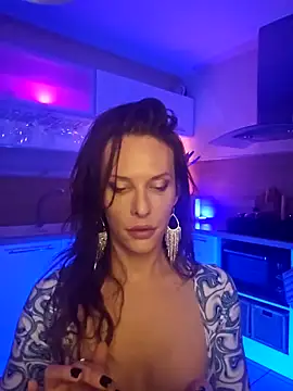 Snapshot of Luna_Kitanna chatting on 12.08.24 Luna Kitanna online show from 12.08.24