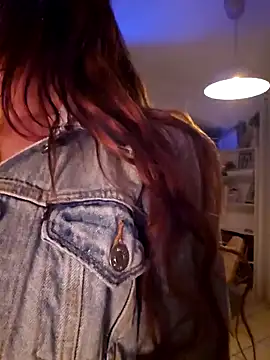 Snapshot of Luna_Kitanna chatting on 12.15.24 Luna Kitanna online show from 12.15.24