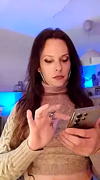 Snapshot of Luna_Kitanna chatting on 01.19.25 Luna Kitanna online show from 01.19.25