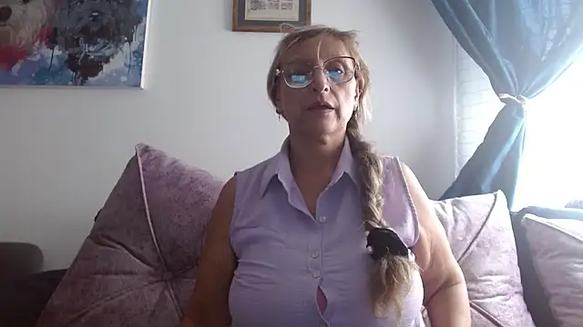 Snapshot of Lilly_macflyy chatting on 05.20.26 Lilly macflyy online show from 05.20.26