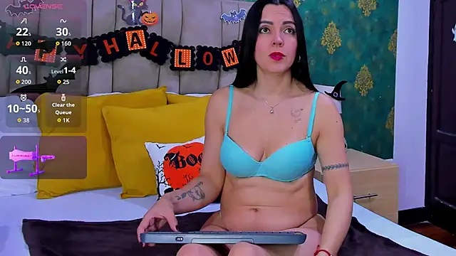 SuzanSmithh online show from 10.27.25