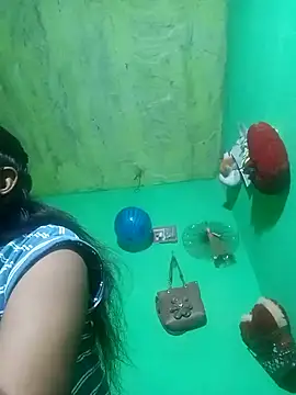 Snapshot of Cuti_jiyax chatting on 12.19.24 Cuti jiyax online show from 12.19.24