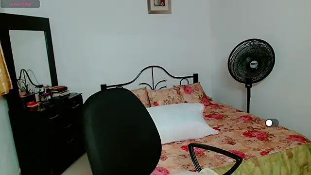 Snapshot of Lily_Benet1 chatting on 05.28.26 Lily Benet1 online show from 05.28.26