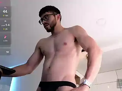 Snapshot of Phantom_Bigger1 chatting on 12.05.25 Phantom Bigger1 online show from 12.05.25