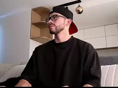 Snapshot of Phantom_Bigger1 chatting on 12.19.25 Phantom Bigger1 online show from 12.19.25