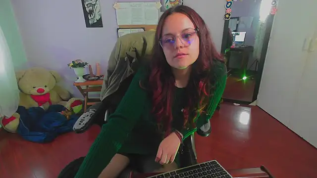 Scarletleon77 online show from 03.17.25