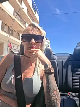 UK Tall Barbie Slut online show from 04.21.26