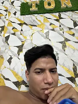 Snapshot of xbrefranco chatting on 05.16.26 xbrefranco online show from 05.16.26