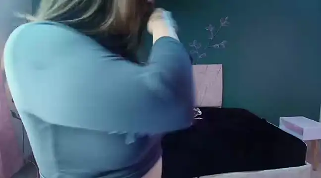 Snapshot of MariamCute_ chatting on 02.22.25 MariamCute online show from 02.22.25