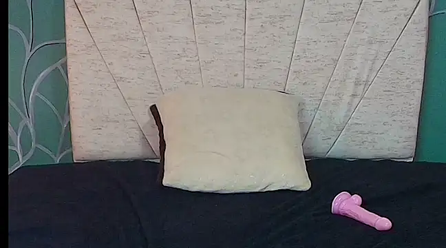 Snapshot of MariamCute_ chatting on 03.10.25 MariamCute online show from 03.10.25