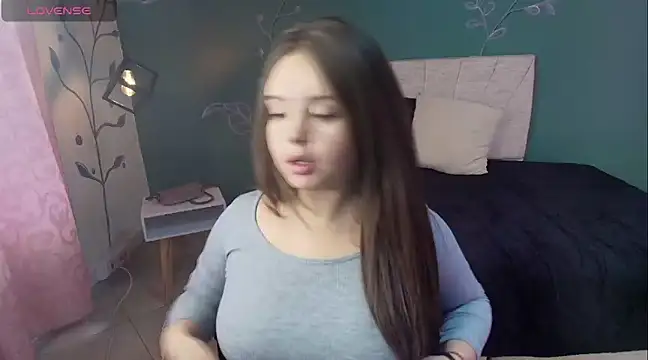 Snapshot of MariamCute_ chatting on 03.19.25 MariamCute online show from 03.19.25