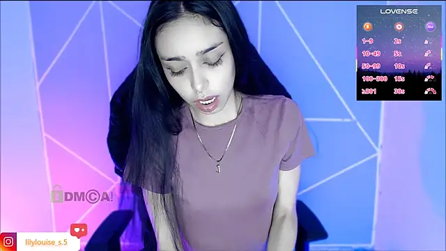 Snapshot of lilylouisee chatting on 06.13.26 lilylouisee online show from 06.13.26