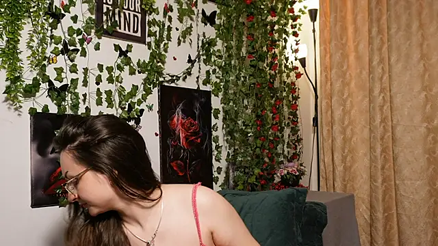 NaughtYHomemadE online show from 11.08.25