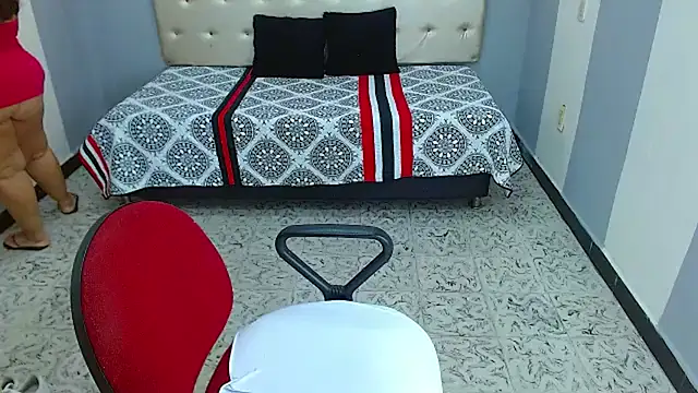 Snapshot of Hazel_donna chatting on 02.07.25 Hazel donna online show from 02.07.25