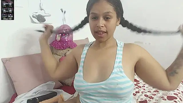 Snapshot of Hazel_donna chatting on 10.22.25 Hazel donna online show from 10.22.25