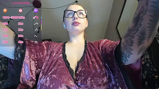 Snapshot of lecherous_wife chatting on 04.20.26 lecherous wife online show from 04.20.26