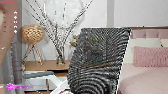  Joliie  online show from 01.06.25