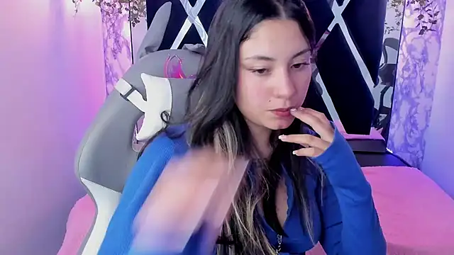 Lia 14  online show from 01.30.25