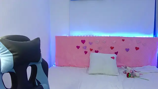 Lia 14  online show from 02.20.25