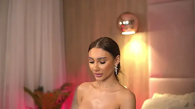 Snapshot of AvaHeath chatting on 03.18.25 AvaHeath online show from 03.18.25