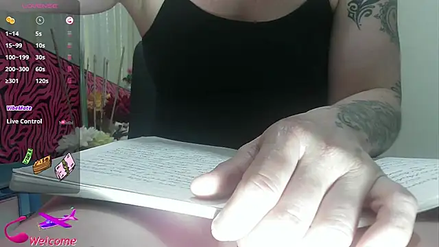 Snapshot of ViickySexy chatting on 02.27.26 ViickySexy online show from 02.27.26