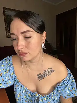 Roxana Bell online show from 09.26.25