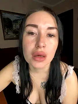 Roxana Bell online show from 10.29.25