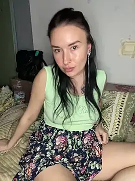 Snapshot of Roxana_Bell chatting on 04.21.26 Roxana Bell online show from 04.21.26